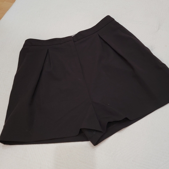 ASOS pleated highrise flowy black shorts - Picture 3 of 12